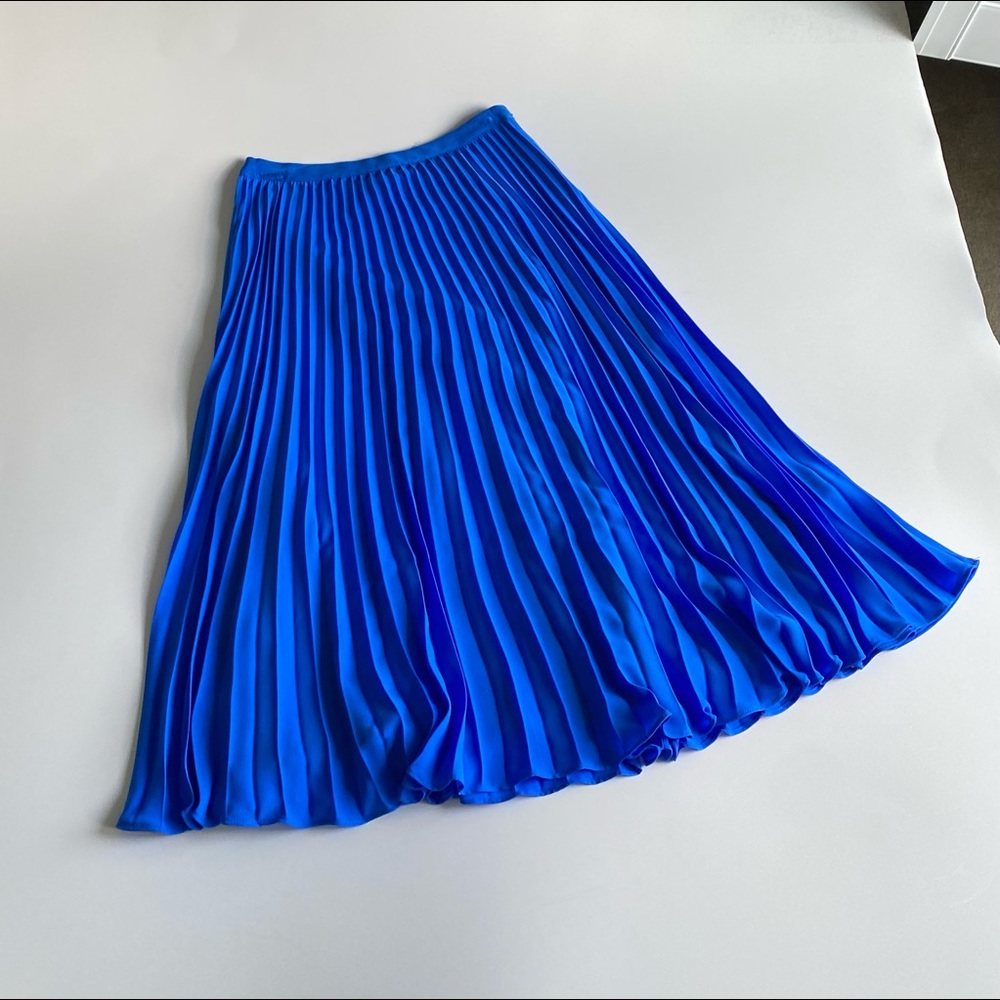 Pleated MIDI Skirt